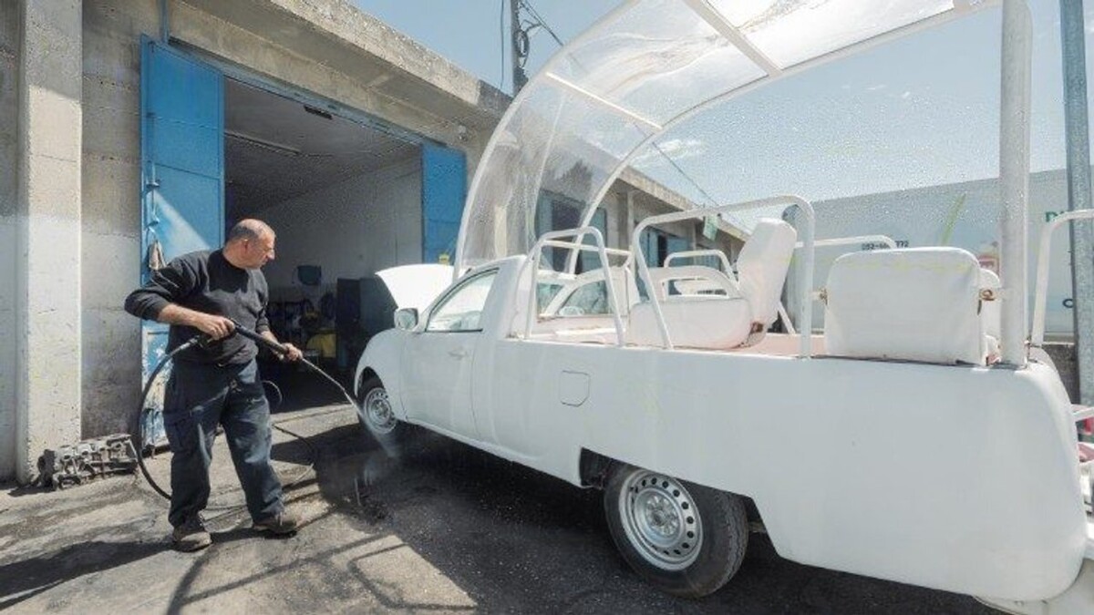 The papal car becomes a mobile hospital for Gaza