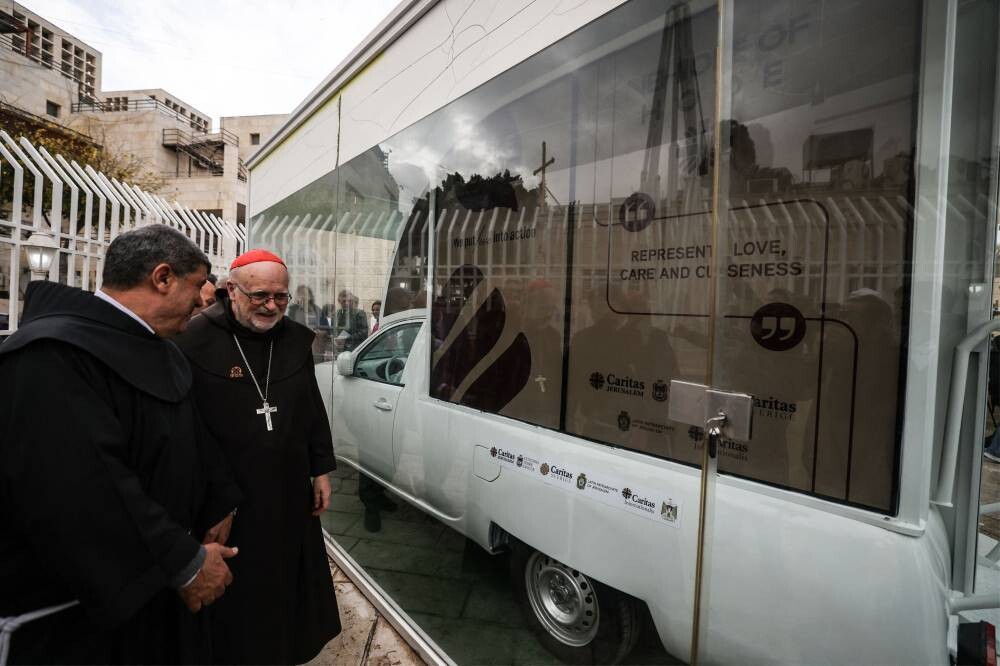 Pope Francis's car turned into a clinic for Gaza children