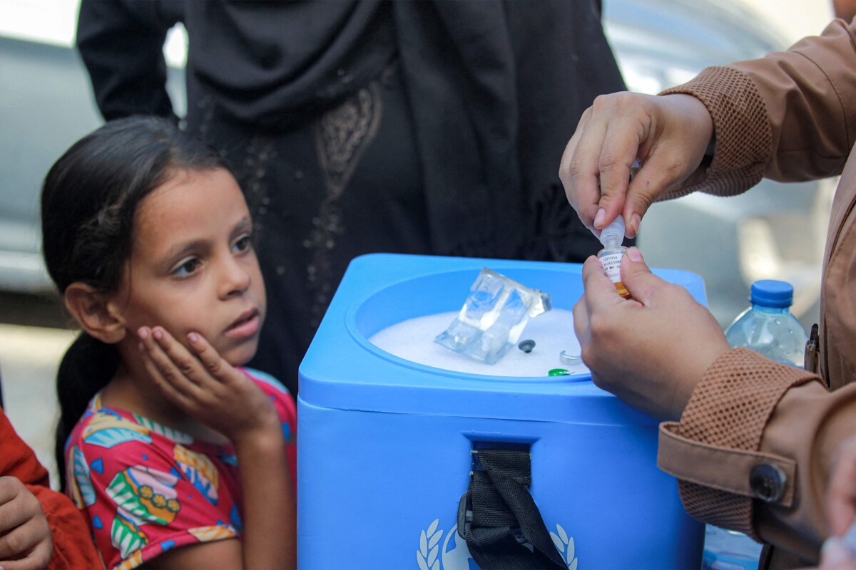 Палестинцы собираются в медицинских центрах Газа