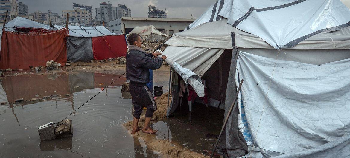 Heavy Rains Flood Tents in Gaza Strip