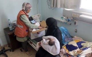 Распределение здоровых пакетов в Европейской газовой больнице в Хан-Юнисе