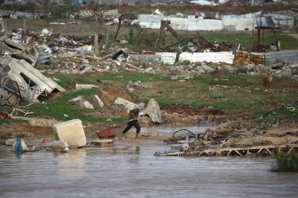 Gaza Authorities Urge Evacuation from Damaged Buildings