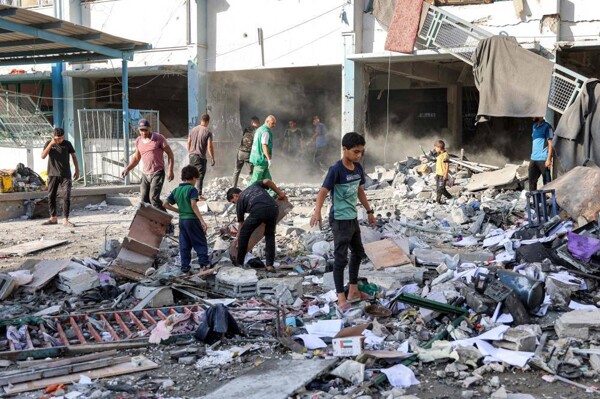 Израильские вооруженные силы проводят авиаудары по городу Газа