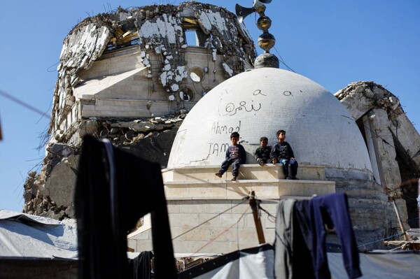 Палестинцы в Газе готовятся к Рамадану среди руин