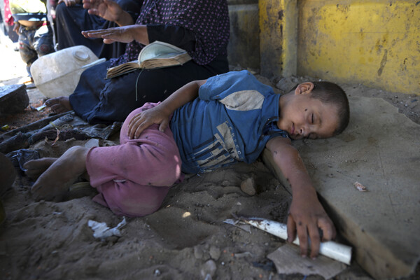 Тяжелая гуманитарная кризис в Газе на фоне продолжающейся войны