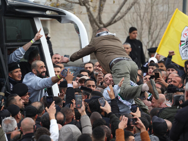 Families Gather to Greet Palestinian Prisoners