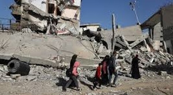 Israeli Airstrikes Kill Ten Palestinians in Gaza