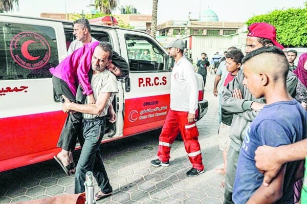 Палестинский ребенок тяжело ранен в израильской атаке, борется за жизнь в больнице Газы