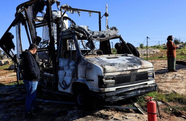 定居者纵火烧毁苏西耶村土地