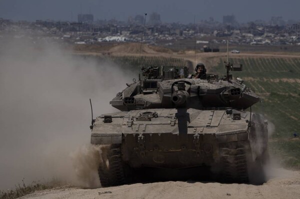 Напряжение возрастает по мере продвижения израильских танков на сектор Газа