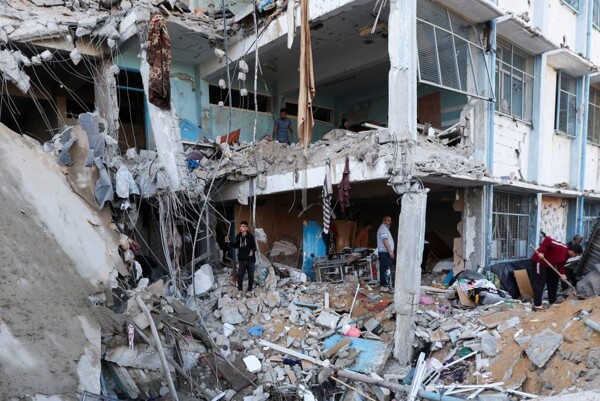 Israeli Airstrikes Kill 11 Palestinians